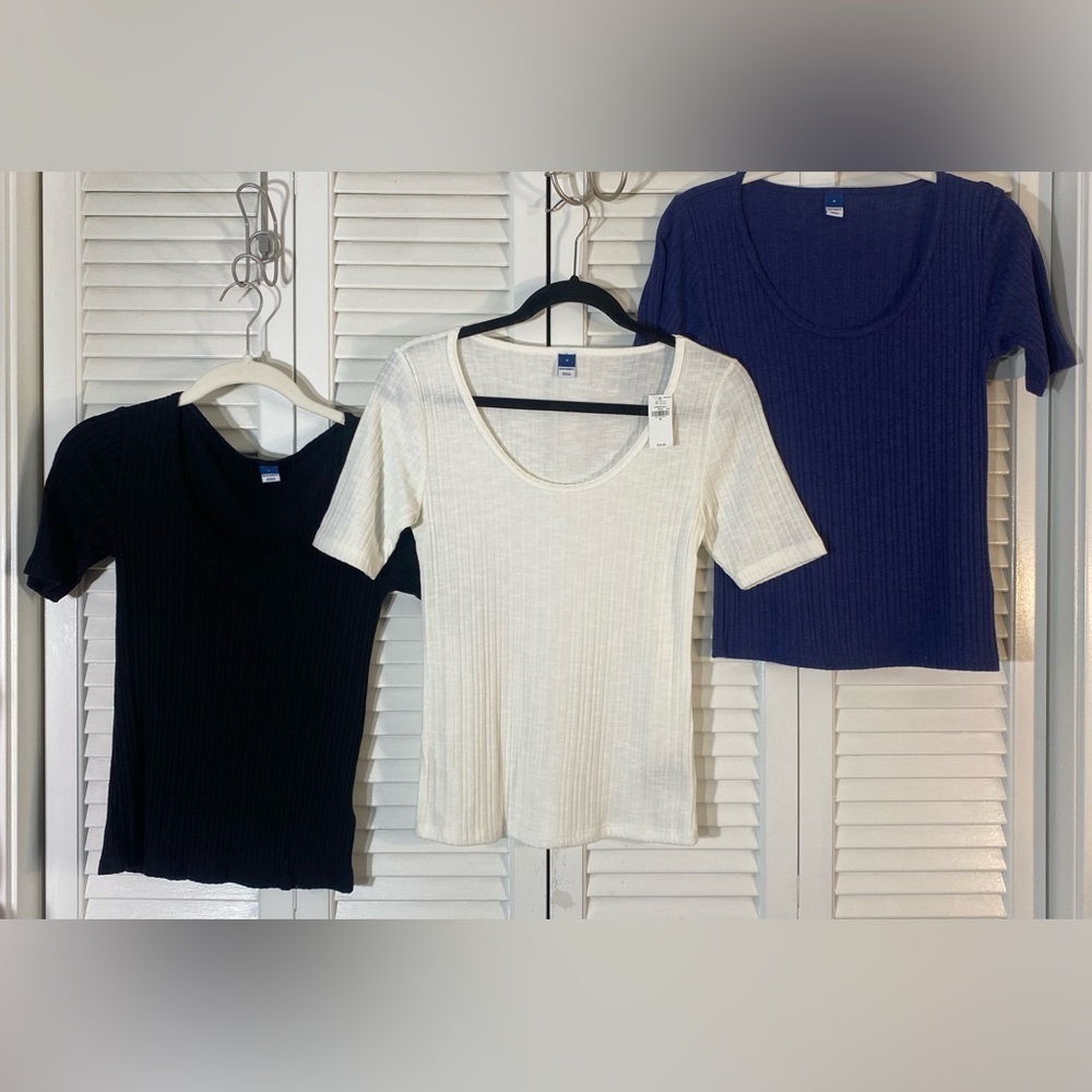 Old Navy Tops Sz M Set Of 3 All NEW/1 Has Tags Black/Blue/Beige